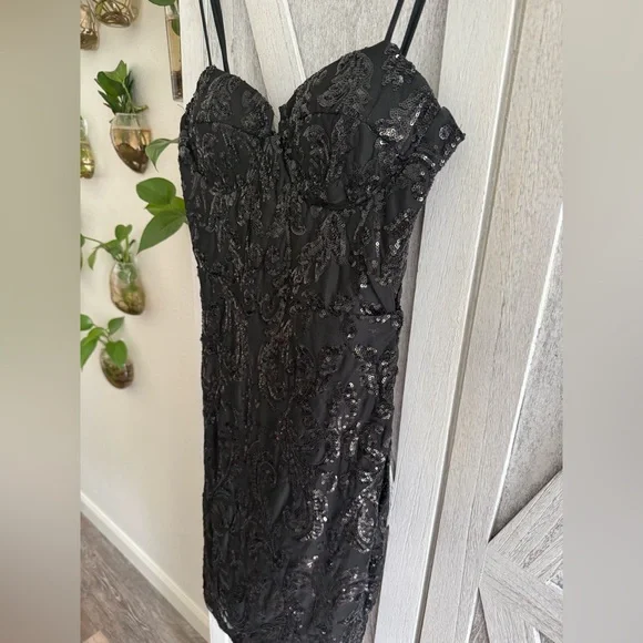 *Windsor Gorgeous Black Strapless Dress - Picture 6 of 15